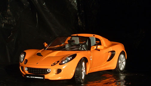 orange model of Elise, quarter front