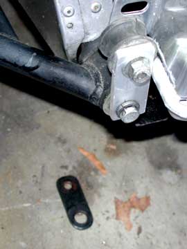 lower mounting link for radiator