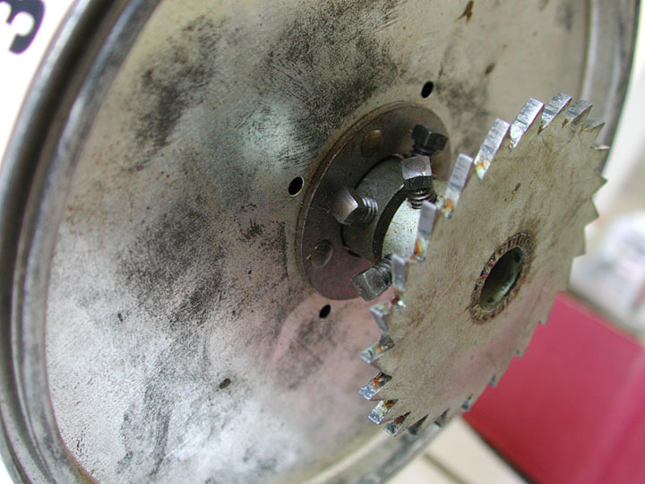 sprocket on end of drum